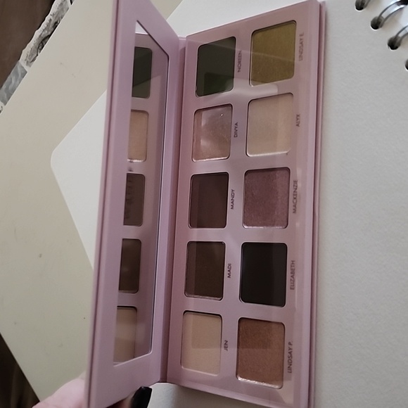 NEW WANDER BEAUTY TRAILBLAZER EYESHADOW PALETTE, 10 WONDERFUL SHADES 7.5g/0.25oz - Picture 2 of 3